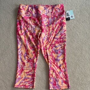 NWT DSG High Rise Capri Leggings